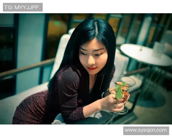 日本足球明星的女友们：她们的爱情故事与生活点滴揭秘